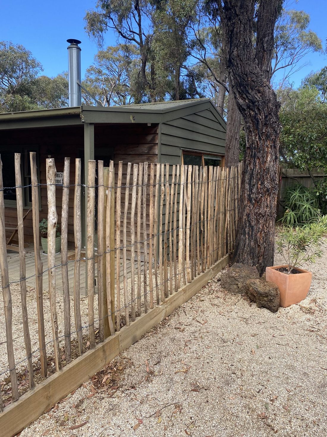 Wattle and wire feature fence