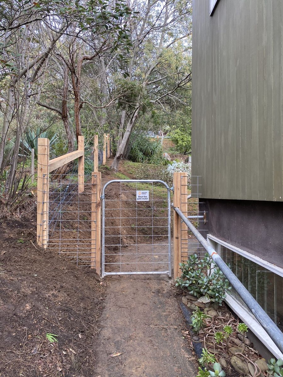 Sheepyard mesh with gate