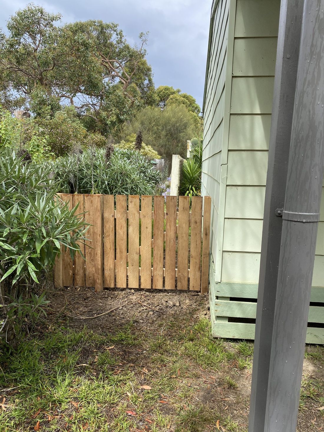 Gapped paling gate