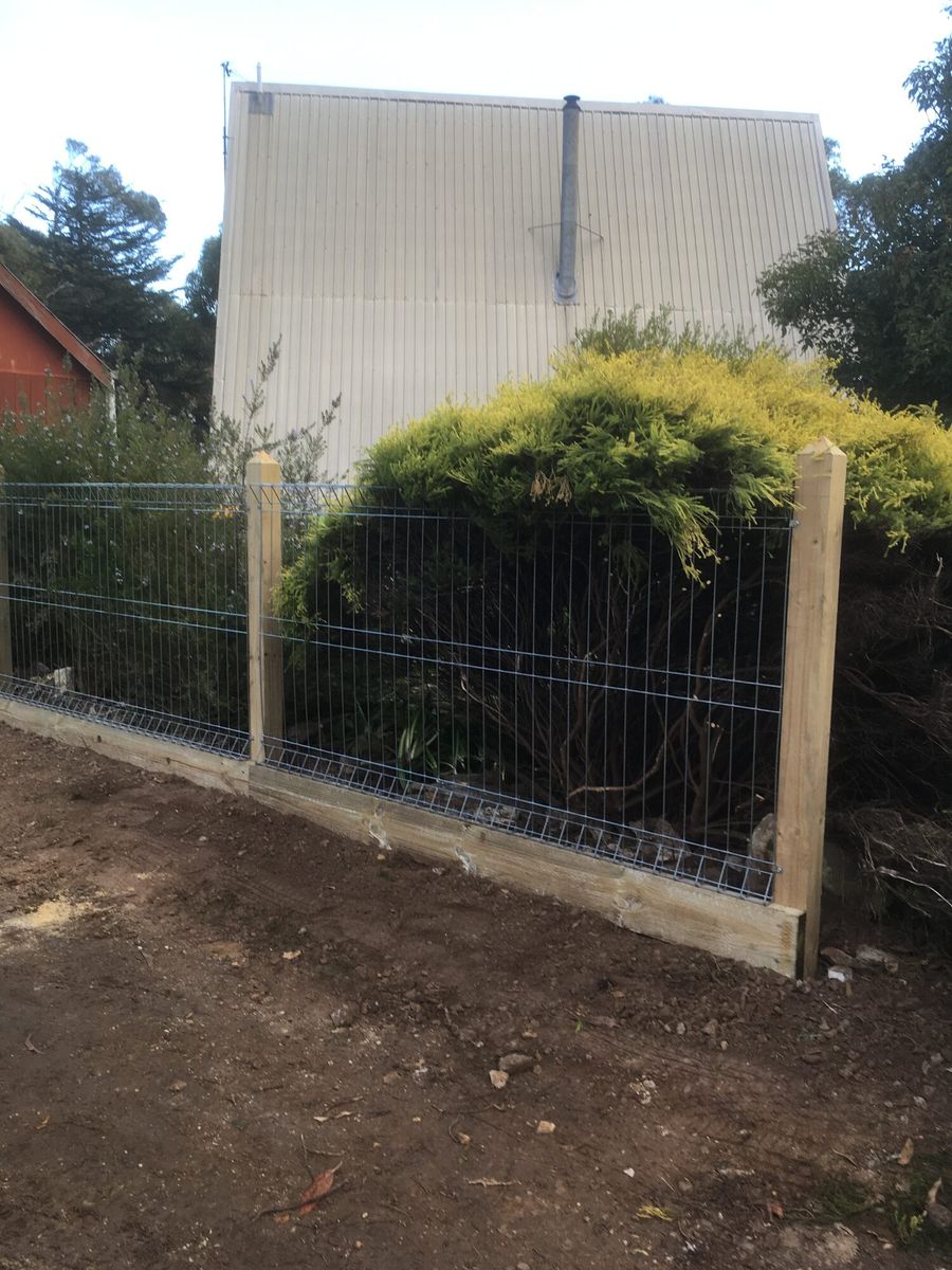 Roll top fencing