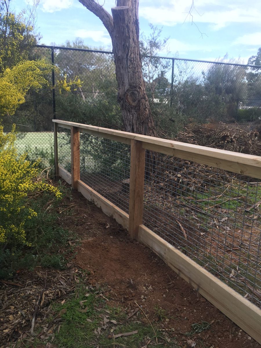 50x75 profile mesh panels with capping and plinth